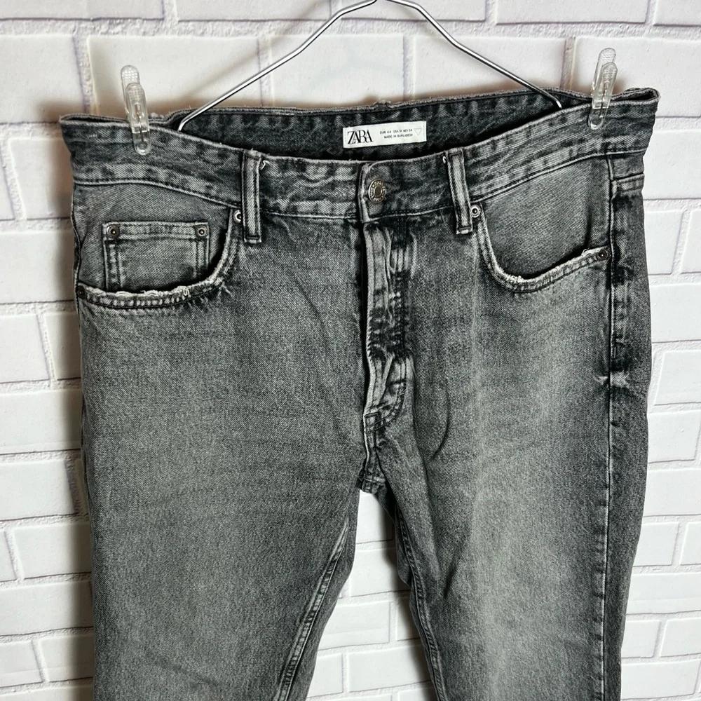 Zara denimwear Men’s gray wash Jeans/size 34